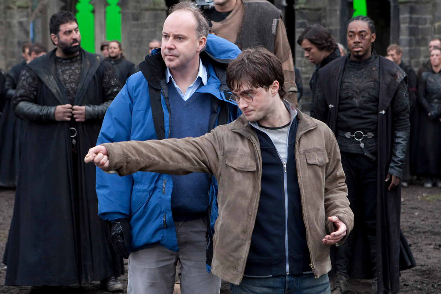 David Yates directs Dan Radcliffe during battle