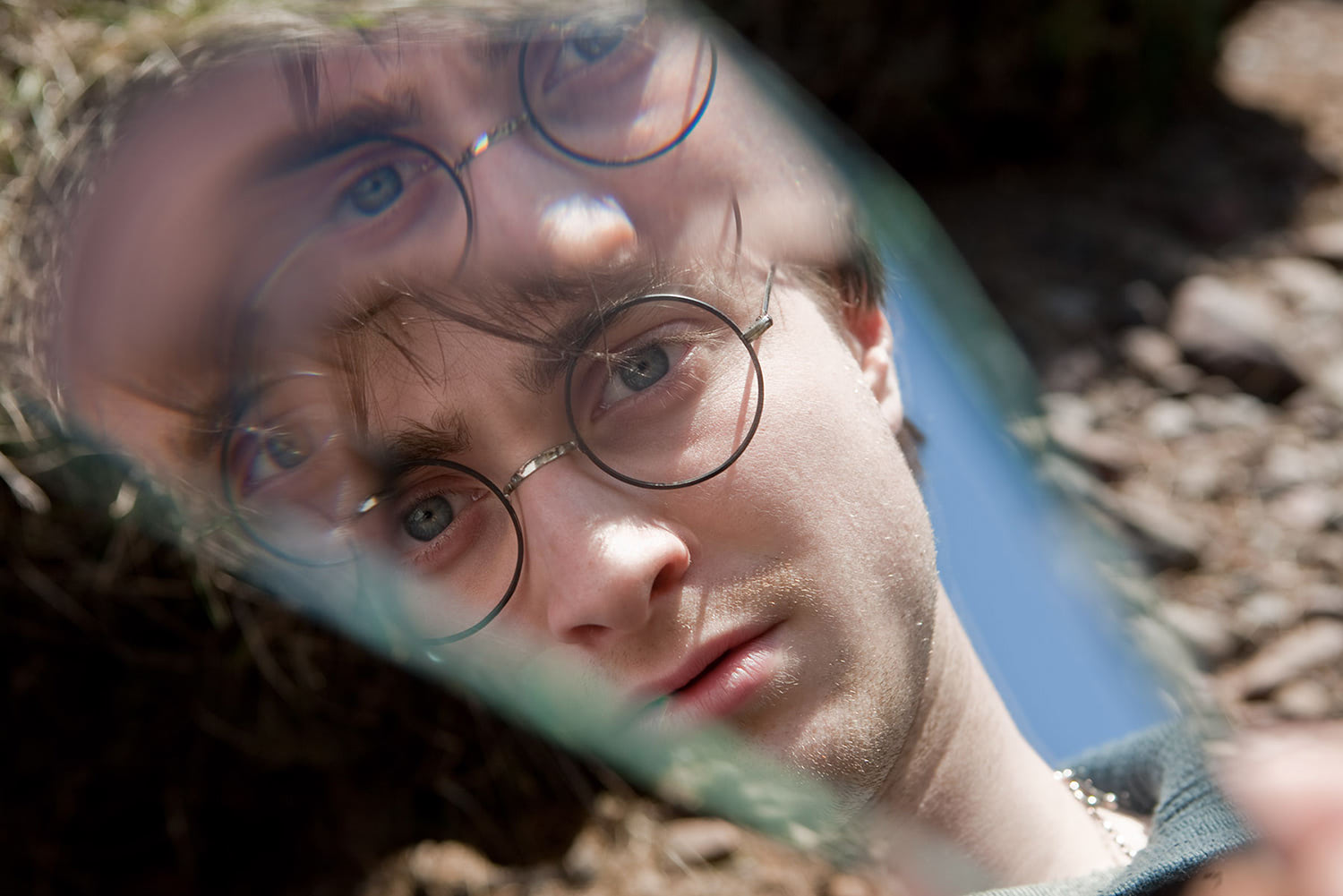 Harry looks through a fragment of Sirius’ mirror