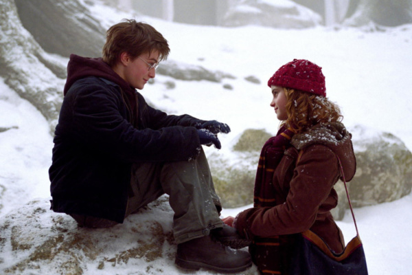 Hermione and Harry talk in the snow — Harry Potter Fan Zone