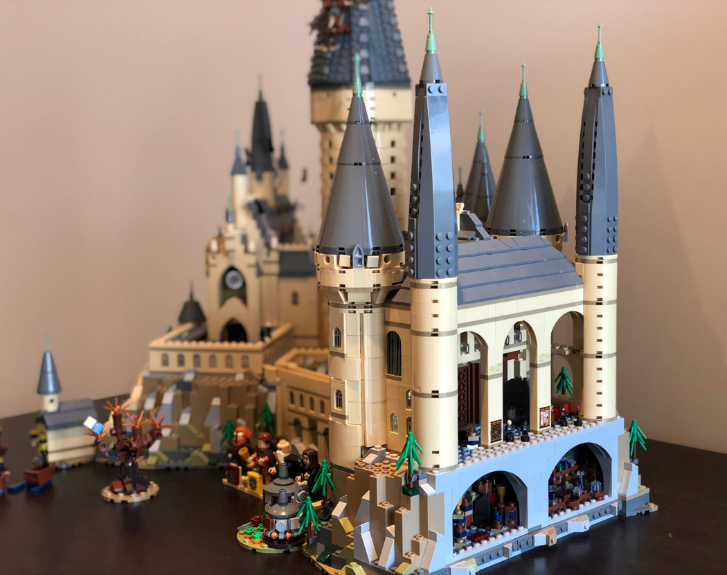 Review: Building The Epic 6000-piece Hogwarts Castle LEGO — Harry ...