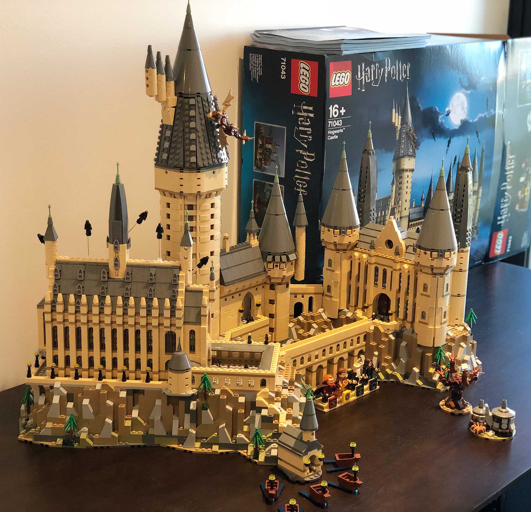 LEGO Hogwarts Castle Review: The 2nd largest kit in history reigns supreme over all