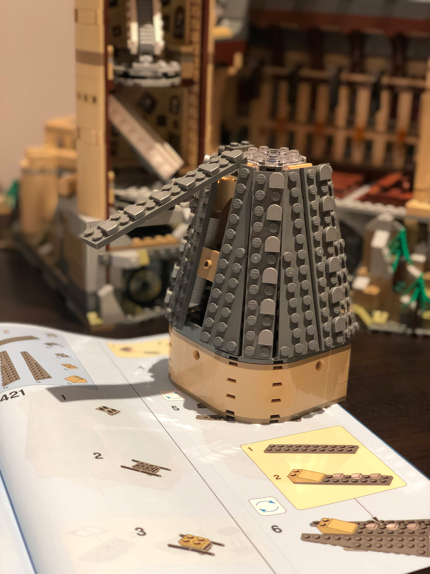 LEGO Hogwarts Castle (71043) tower hinges