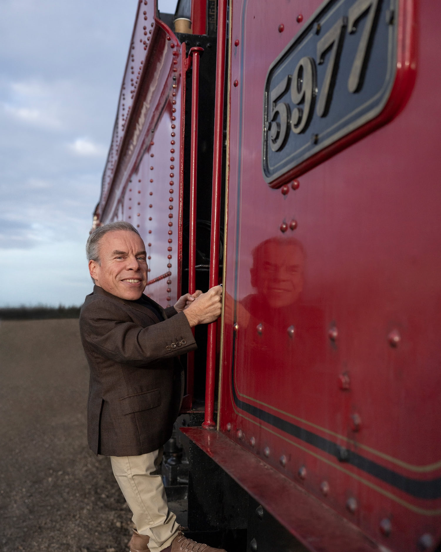 Warwick Davis by the Hogwarts Express
